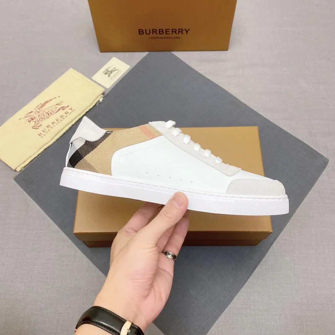 p400 【Burberry】Burberry’s new men’s casual shoes! Classic striped cloth paired with imported first-layer silk calfskin and high-mercerized nubuck leather. Real sheepskin lining is very comfortable. Original outsole. Two-color selection, details determine quality. Welcome to compare. Size: 38-44 No. 068